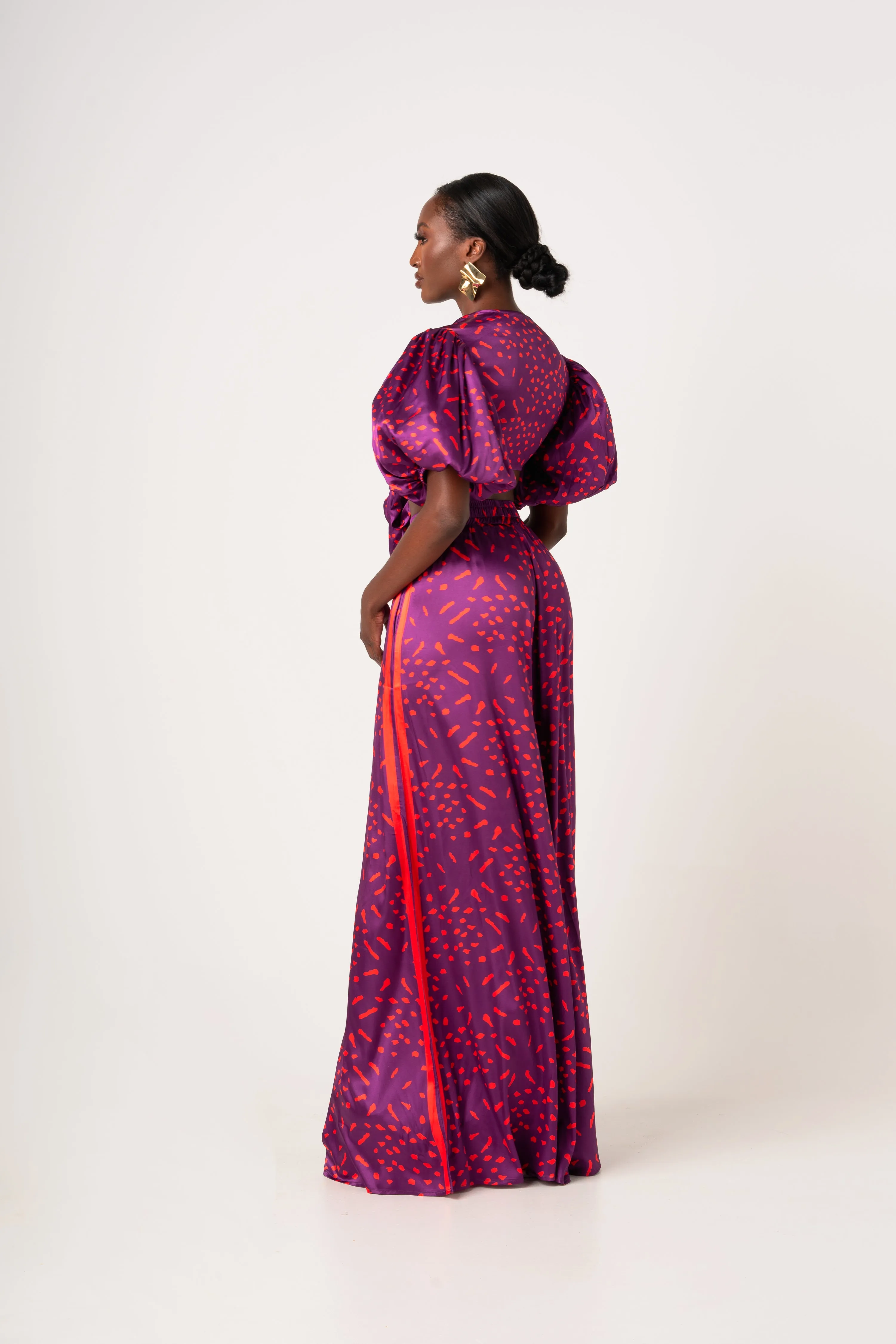AMINAH PUFFY SLEEVE FRONT TIE CROP TOP