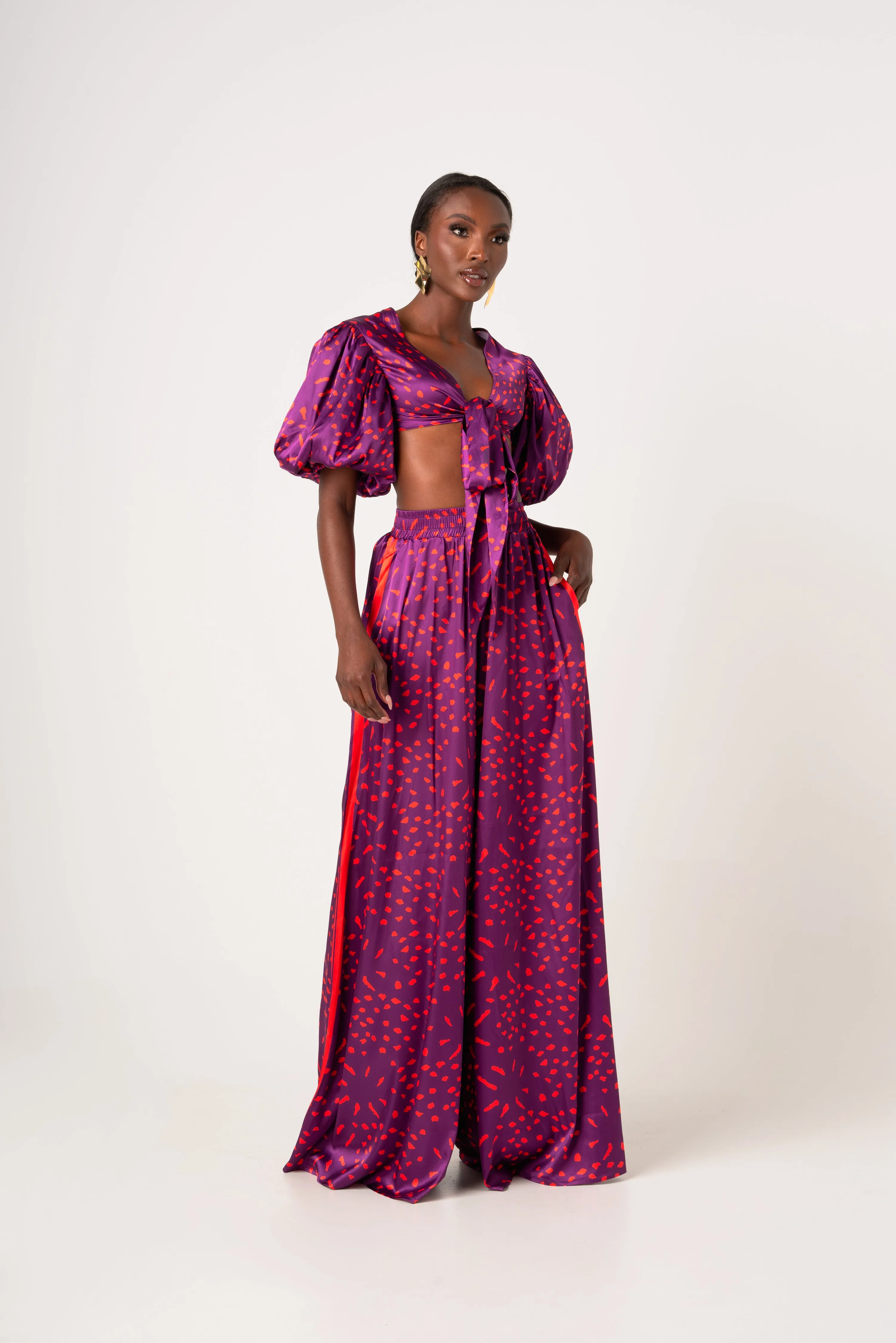 AMINAH PUFFY SLEEVE FRONT TIE CROP TOP
