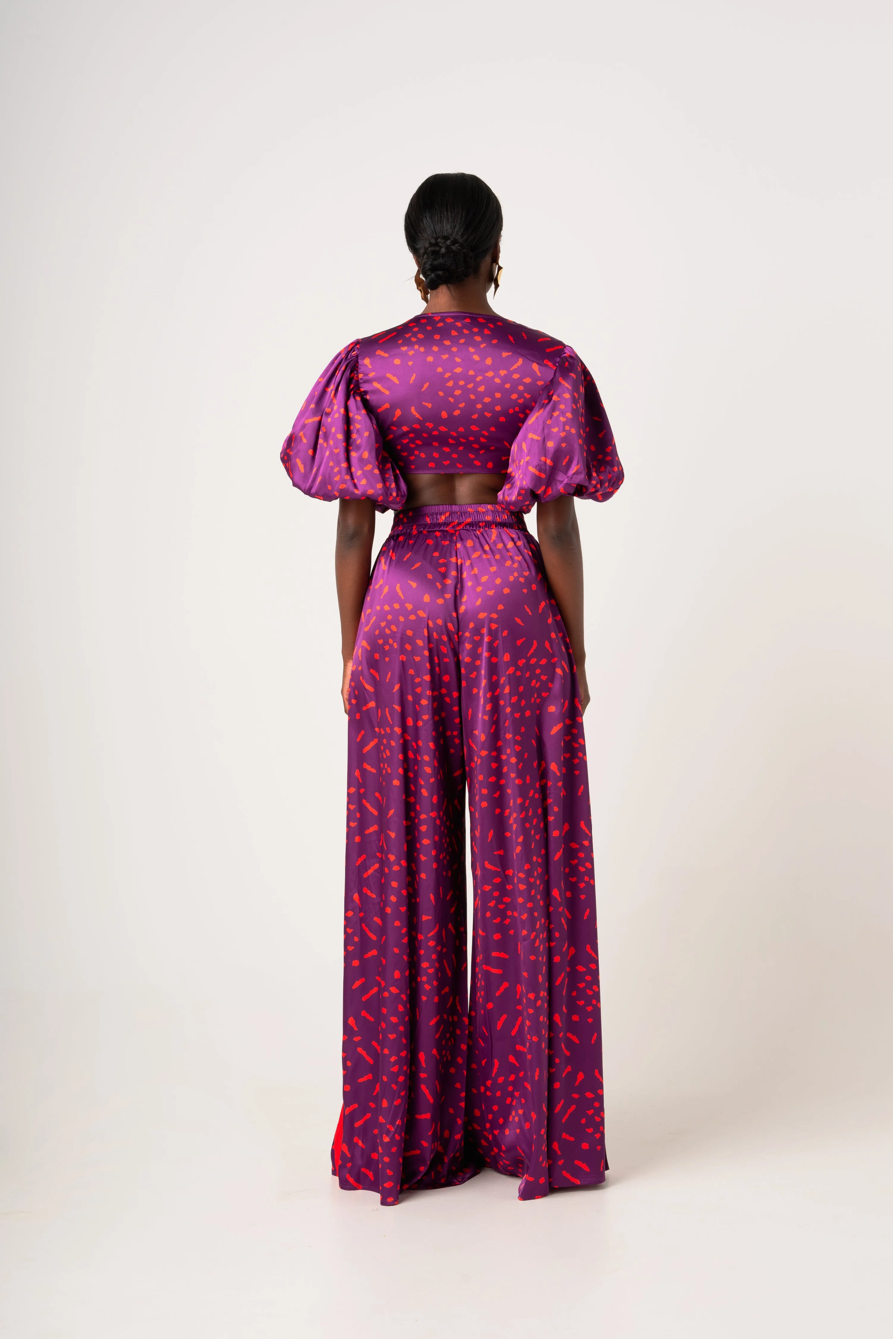 AMINAH PUFFY SLEEVE FRONT TIE CROP TOP