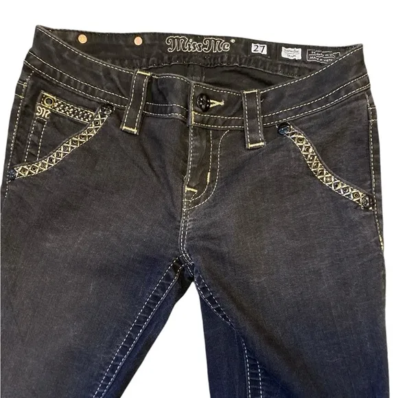 Authentic Miss Me Skinny signature jeans that are black