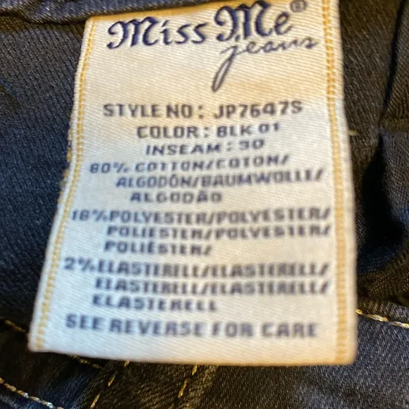 Authentic Miss Me Skinny signature jeans that are black
