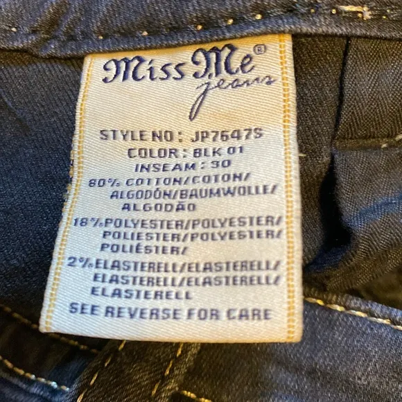 Authentic Miss Me Skinny signature jeans that are black