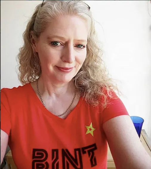 Bint slogan ladies t shirt for outstanding old women