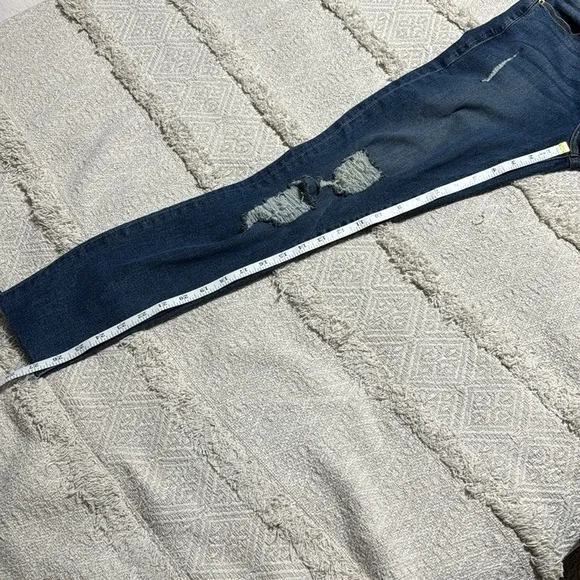 FRAME Denim Distressed Le High Skinny Jeans