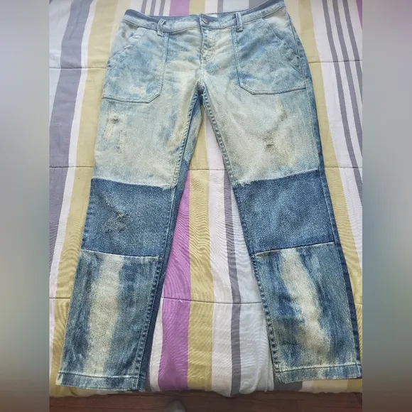 Free People Distressed Cropped Jeans, VGUC, Size 29