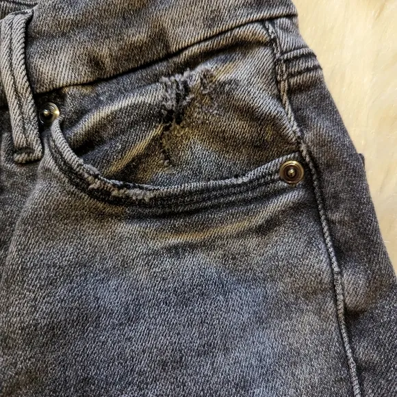 Good American black faded look slightly distress stretchy skinny jeans size 0/25