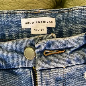 Good American Jeans Size 12/31 Distressed Pockets NWT Retail $145