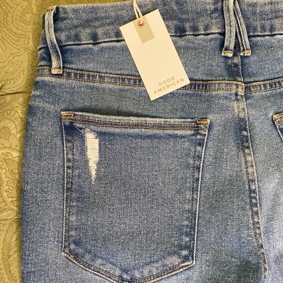 Good American Jeans Size 12/31 Distressed Pockets NWT Retail $145