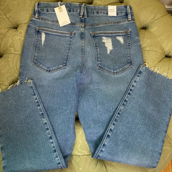 Good American Jeans Size 12/31 Distressed Pockets NWT Retail $145