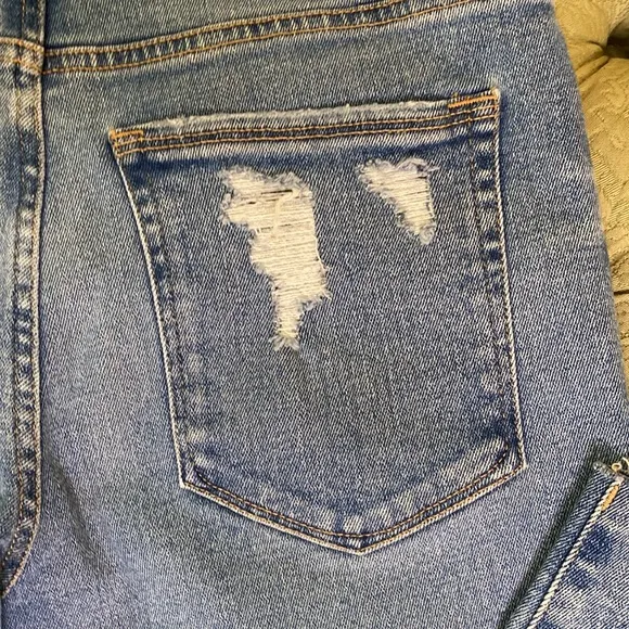Good American Jeans Size 12/31 Distressed Pockets NWT Retail $145