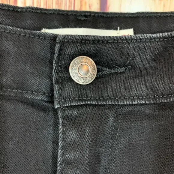 Levi’s 811 Curvy Skinny size 31 X 30 Black Jeans