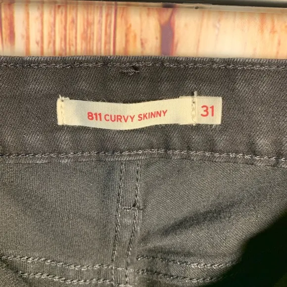 Levi’s 811 Curvy Skinny size 31 X 30 Black Jeans