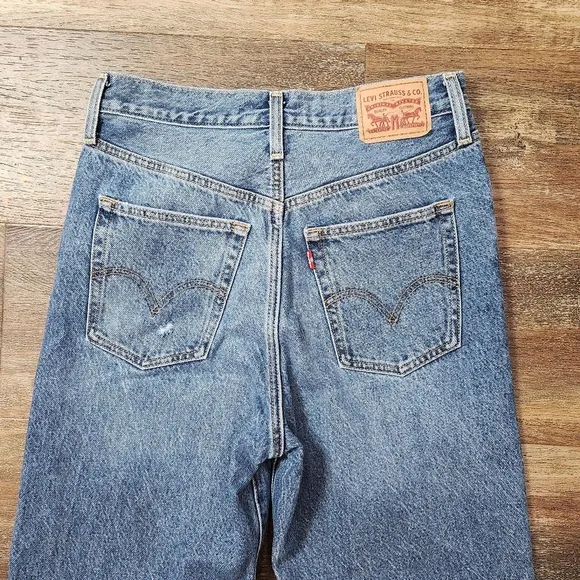 LEVI'S RIBCAGE STRAIGHT DISTRESSED JEANS SIZE 28