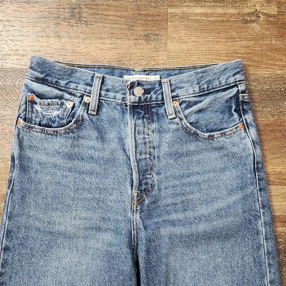 LEVI'S RIBCAGE STRAIGHT DISTRESSED JEANS SIZE 28