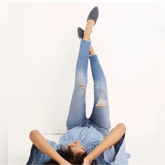 Madewell 9&quot; Mid-Rise Skinny Jeans in Frankie Wash: Torn-Knee Edition