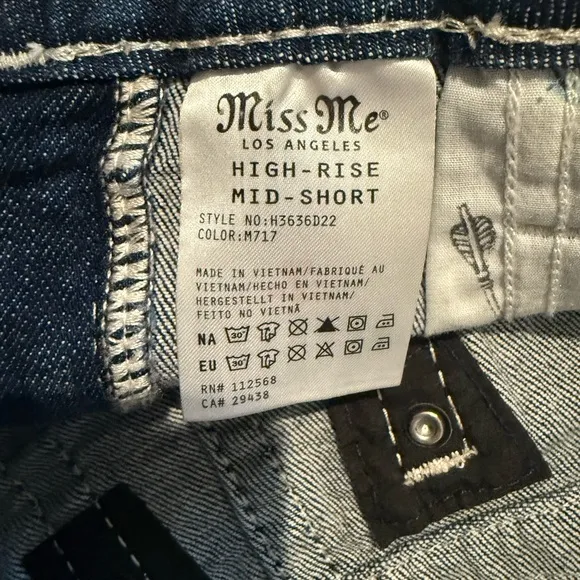 Miss Me Denim Heaven High Rise Mid-Short Distressed Bling Size 26 Jean Shorts