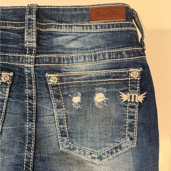 Miss Me Denim Heaven High Rise Mid-Short Distressed Bling Size 26 Jean Shorts