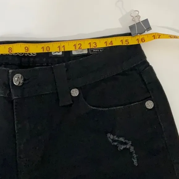 Miss Me Signature Black Bling Gems Distressed Skinny Jeans Size 30; EUC