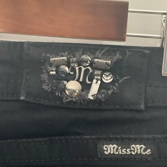 Miss Me Signature Black Bling Gems Distressed Skinny Jeans Size 30; EUC
