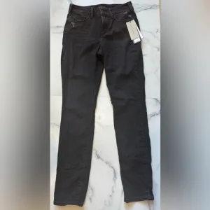 NEW WITH TAGS NYDJ Black Distressed Denim Skinny Jeans, Size 2