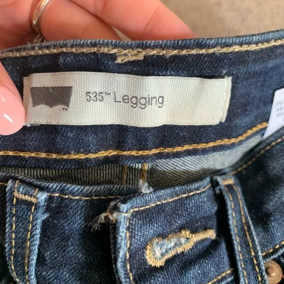 NWOT Levi’s skinny jeans the 535 legging size 0!