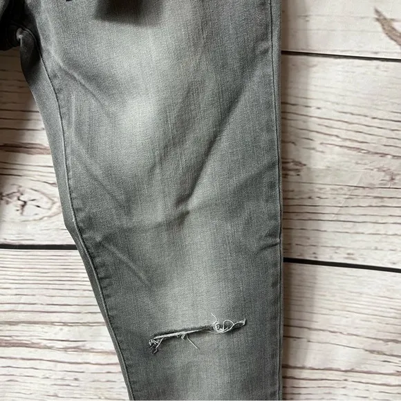 NWT Flying Monkey Grey Distressed Knee Platinum Skinny Jeans Size 29