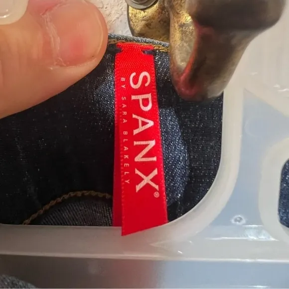 NWT Spanx Distressed High Rise Raw Hem Ankle Skinny Jeans Size Medium
