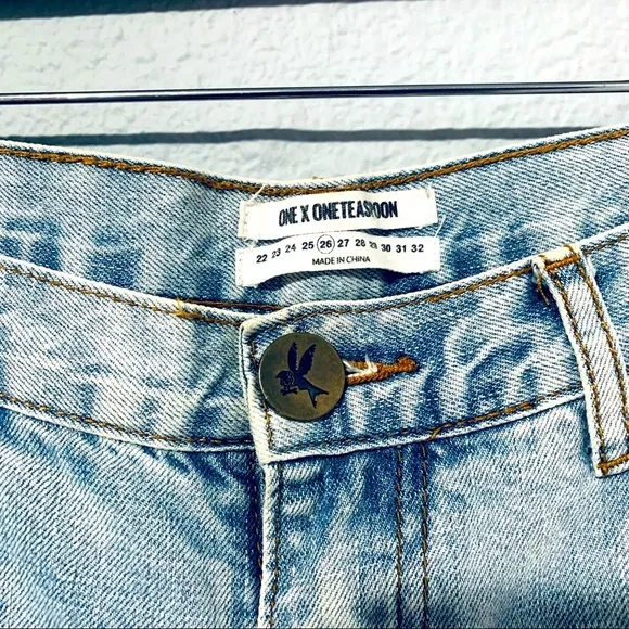 One by One Teaspoon Awesome Baggies Distressed Blue Jeans Size 26