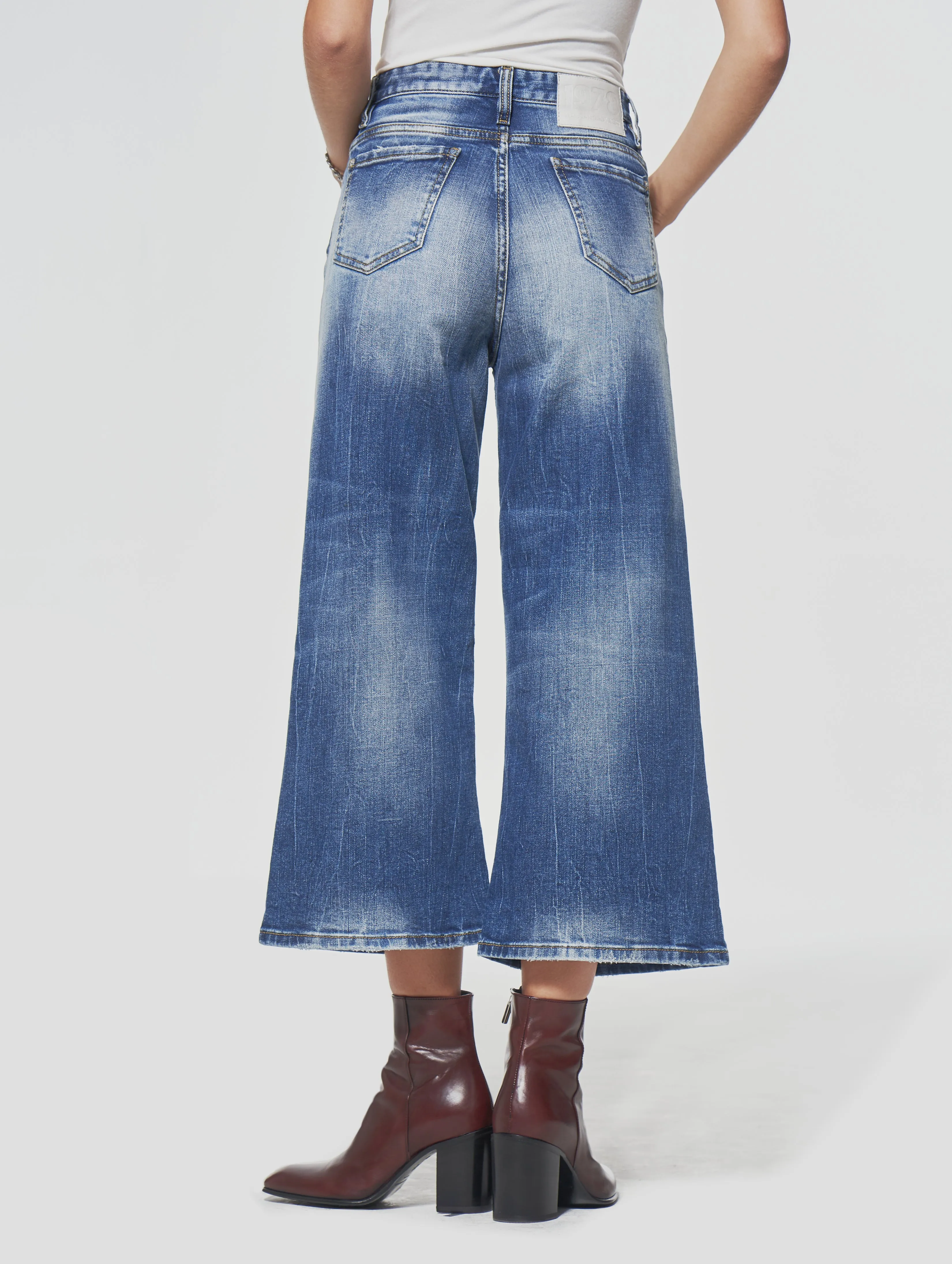PATTI WIDE FLARED JEANS IN DISTRESSED BLUE - Woman