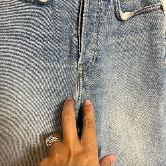 RE/DONE- 90'S High-Rise Jeans Worn Light Blue Button Fly Distressed Knee Denim