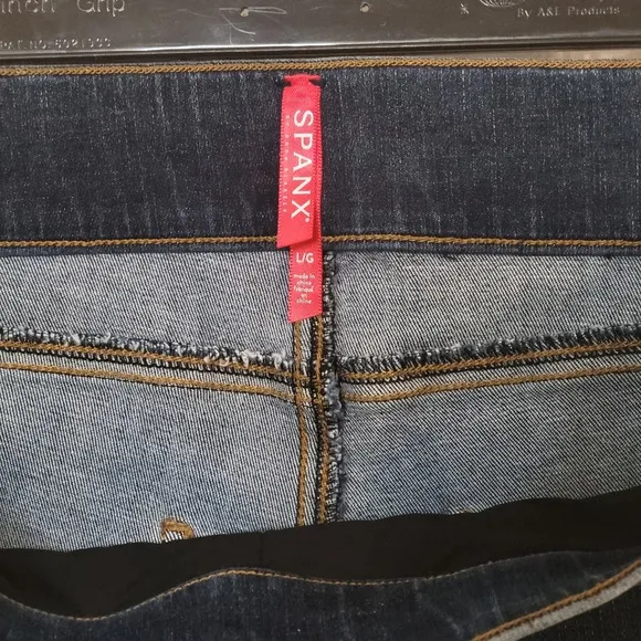 SPANX Large distressed Dark wash Pull on Jeans