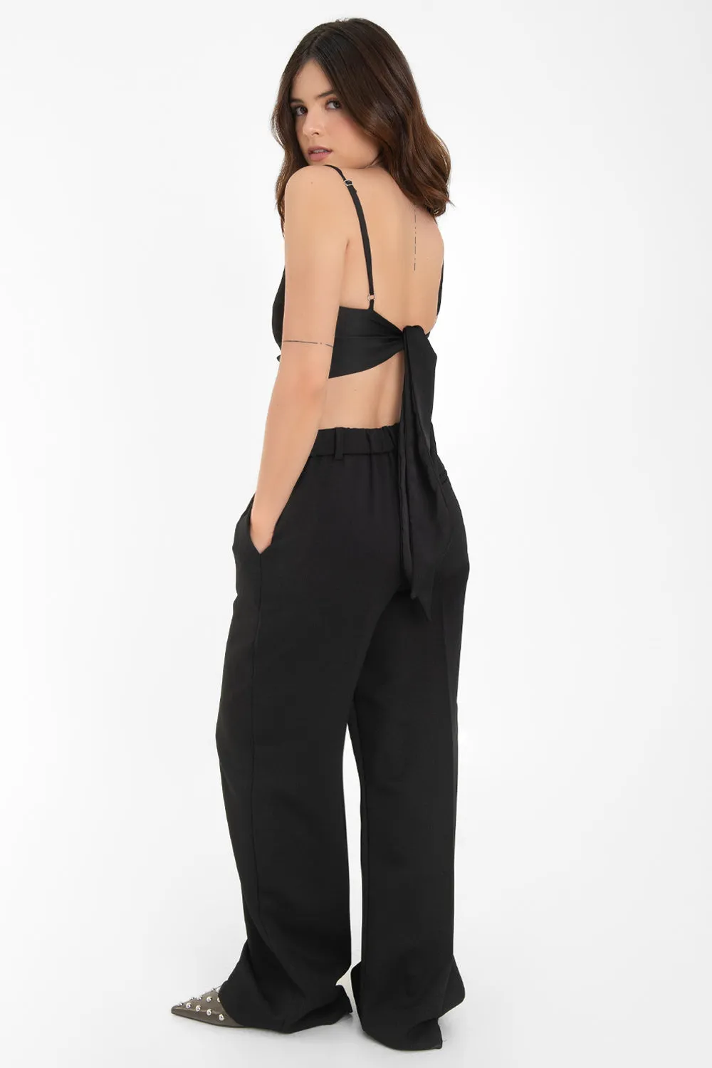 Top de fit recto tirantes escote con nudo espalda