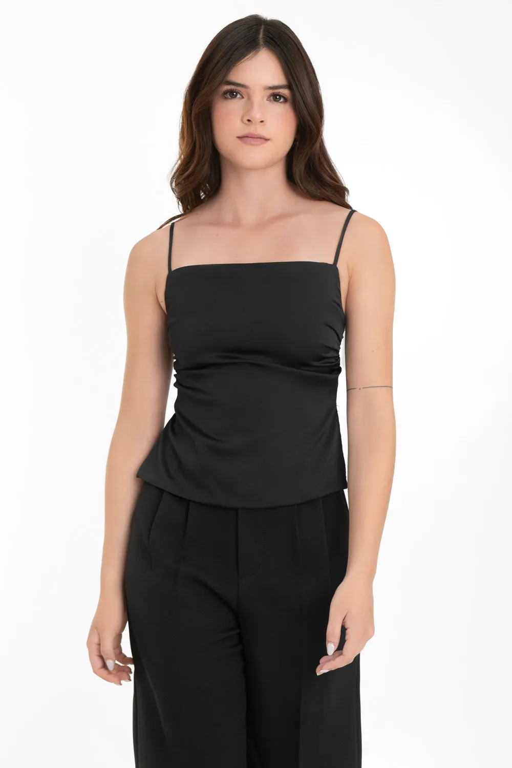 Top de fit recto tirantes escote con nudo espalda