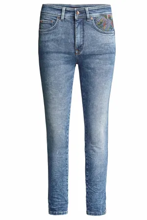 Vaqueros Push In Secret Glamour Capri Con Bordados