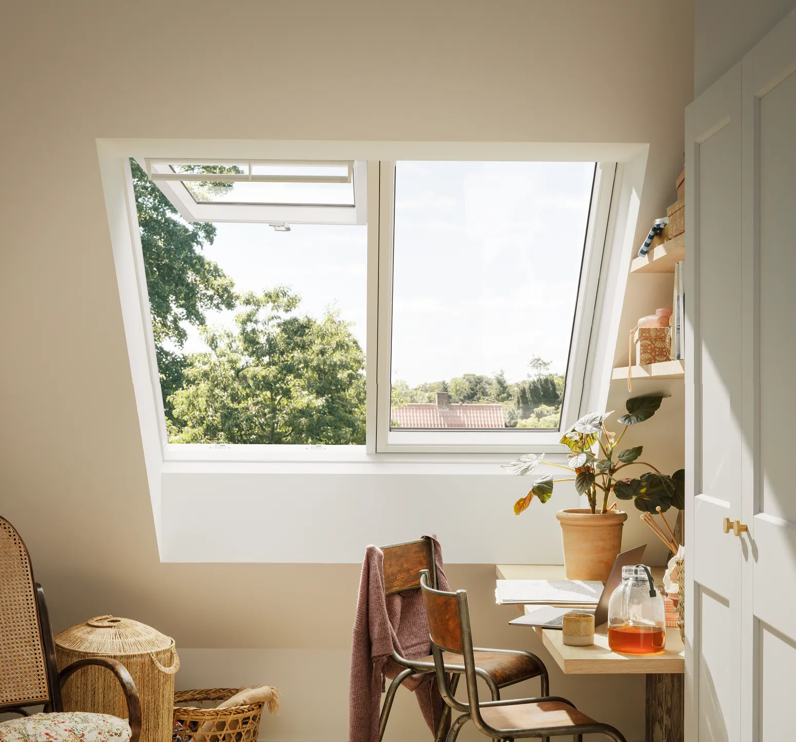 VELUX GPLS FMK06 2070 2-in-1 Double Glazed Top-Hung Window (139 x 118cm)