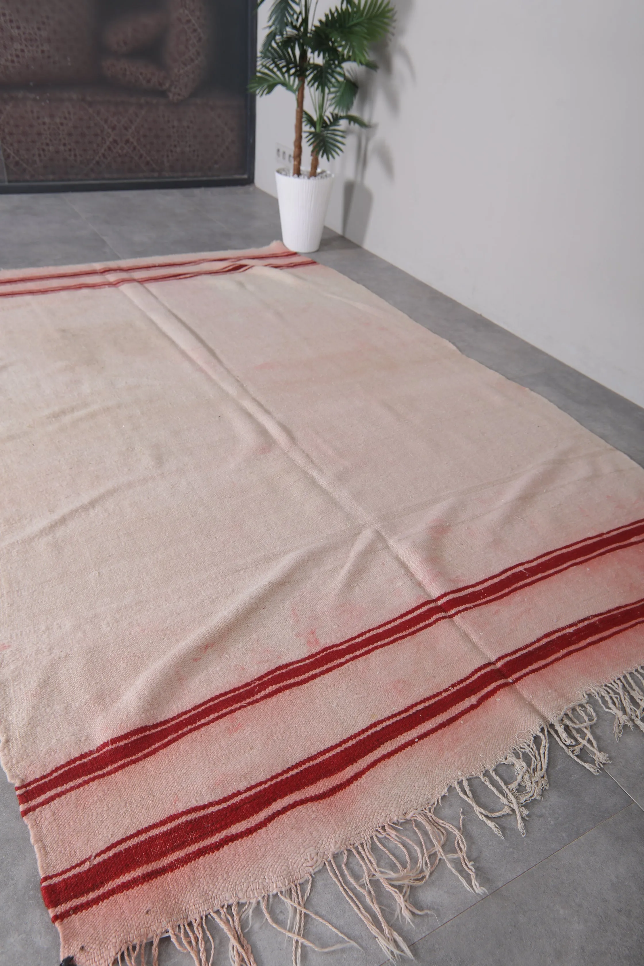 Vintage Moroccan Handwoven Kilim Rug – 5.2 FT x 8.4 FT