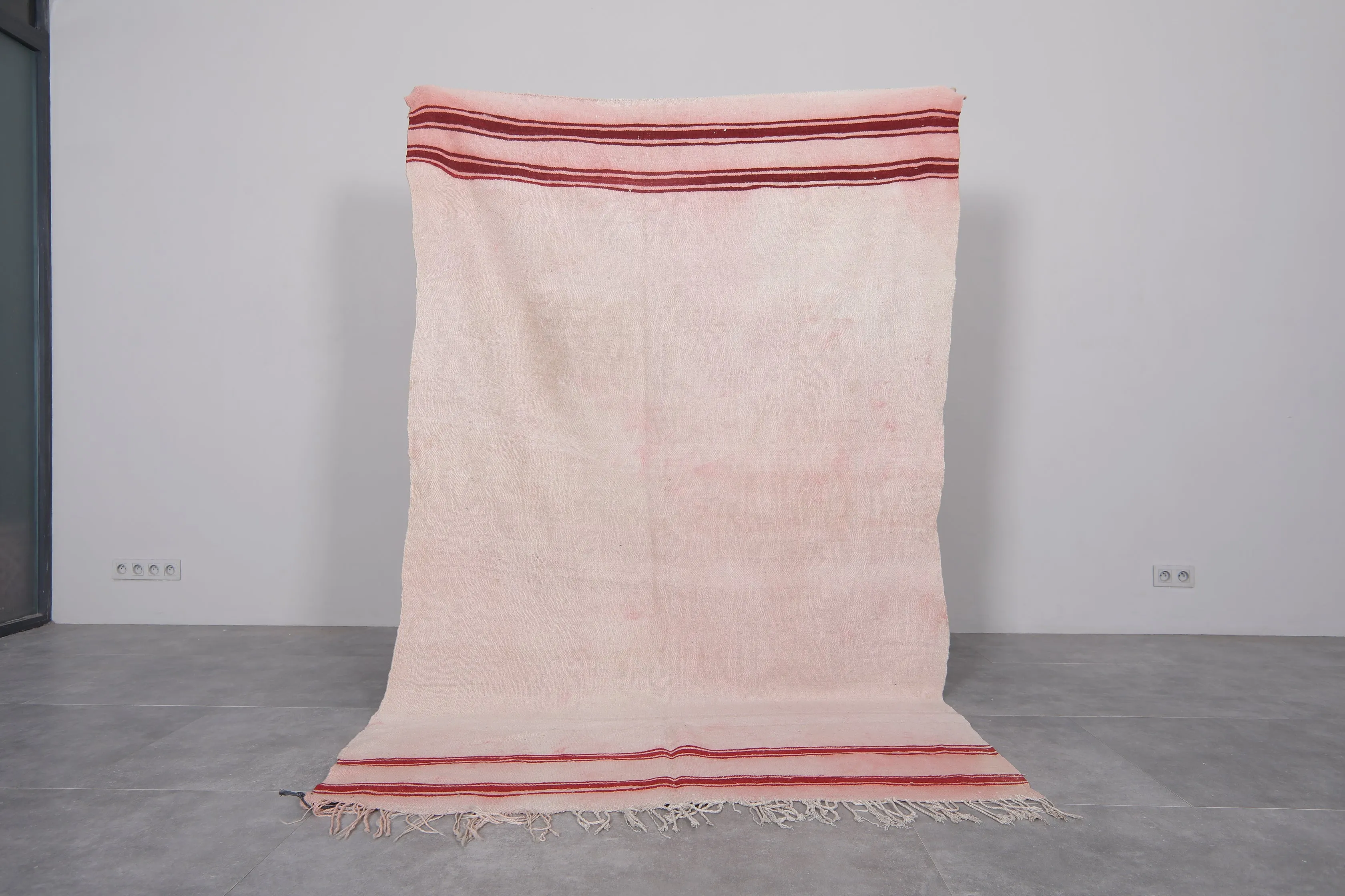 Vintage Moroccan Handwoven Kilim Rug – 5.2 FT x 8.4 FT