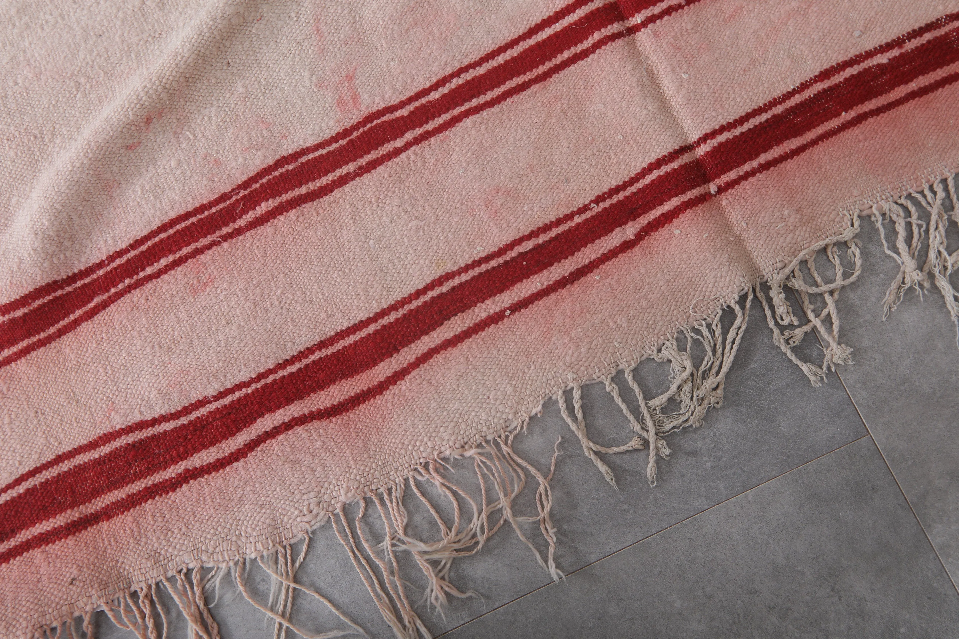 Vintage Moroccan Handwoven Kilim Rug – 5.2 FT x 8.4 FT