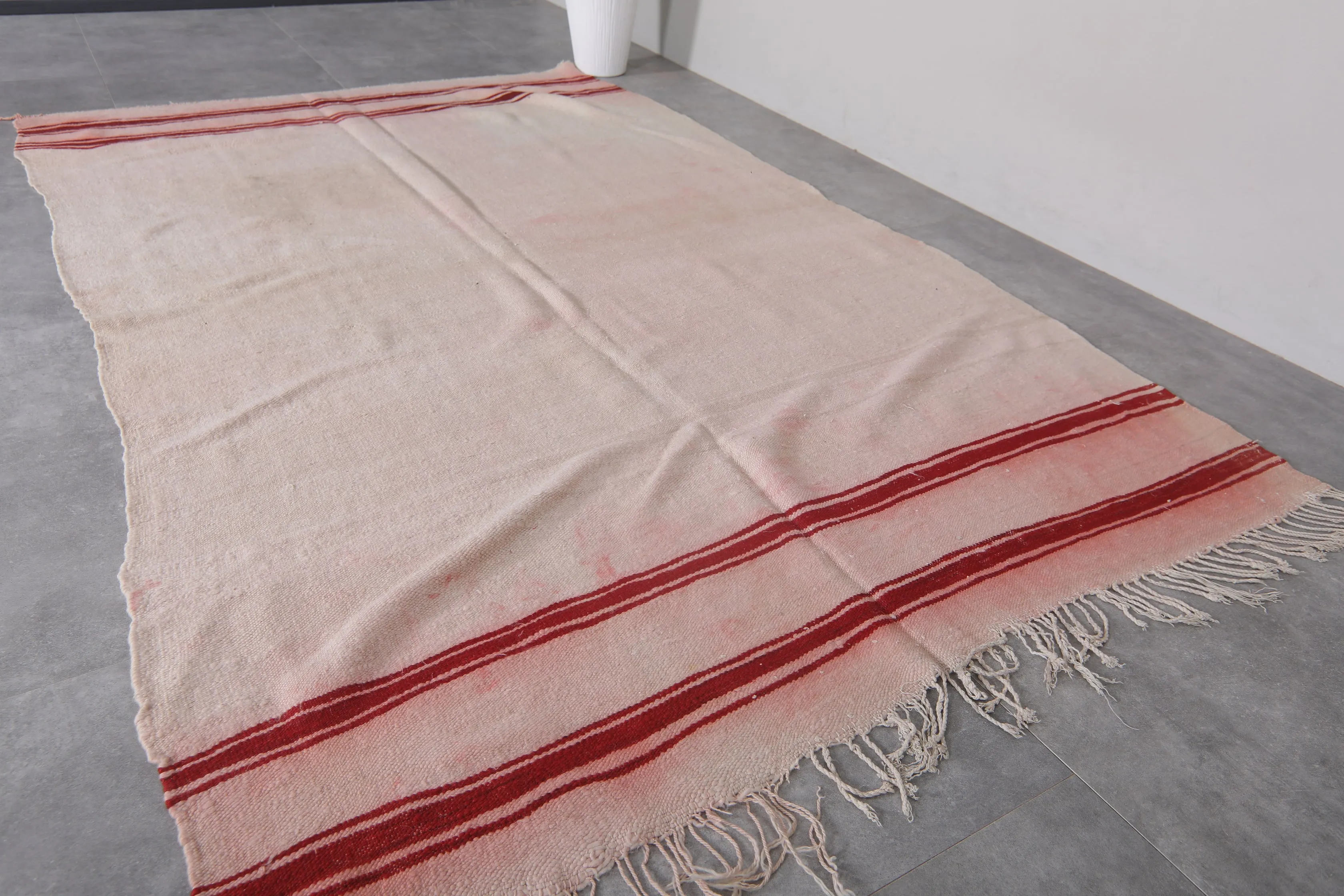Vintage Moroccan Handwoven Kilim Rug – 5.2 FT x 8.4 FT